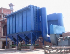 XMC脈沖袋式除塵器換袋時(shí)，打開(kāi)頂部換袋上蓋，直接抽出濾袋即可，維護簡(jiǎn)單、方便