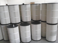 諾和除塵公司生產(chǎn)的焊接煙塵專(zhuān)用濾筒，是采用進(jìn)口PTFE   微孔覆膜，通過(guò)熱壓工藝覆合而成，過(guò)濾精度0.3微米以上，具有良好的清灰性能和較長(cháng)的使用壽命