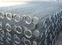 不銹鋼除塵袋籠是濾袋的肋骨，它應輕巧，便于安裝和維護，框架的質(zhì)量直接影響濾袋的過(guò)濾狀態(tài)和使用壽命