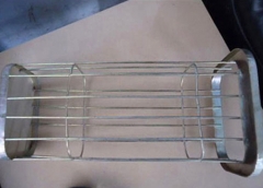 梯形骨架為一次成型全鍍鋅,表面光滑、挺直、不產(chǎn)生毛刺使濾袋不受損傷，焊接均勻，結構合理，堅固耐用等特點(diǎn)。