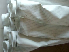 三防針刺氈除塵器布袋具有尺寸穩定性好、強度高、使用壽命長(cháng)等特點(diǎn)，所以它還具有阻力小、易清洗等獨特優(yōu)點(diǎn)